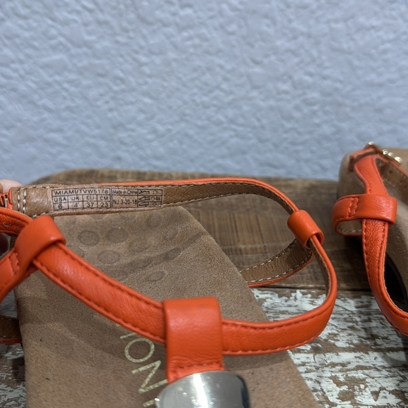 Vionic Rest Miami T Strap Sandals Size 6 Orange - Picture 7 of 8